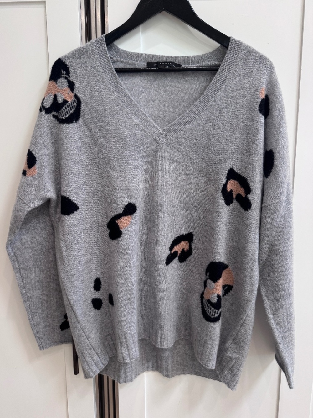 Skull Cashmere sweater 100% cashmere V-Neck size L